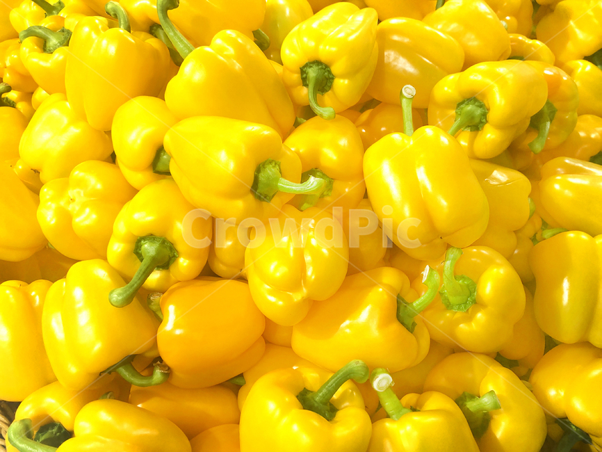 파프리카,paprika,노란파프리카,yellowpaprika,bellpepper,pileofpaprika,식물,plant,yellow,vegetable,야채,vegeterian,vegan,채식주의자,채식주의,채식,음식,식재료,요리,food,cook,meal,dishes,food reserves,채소,야채,vegetables