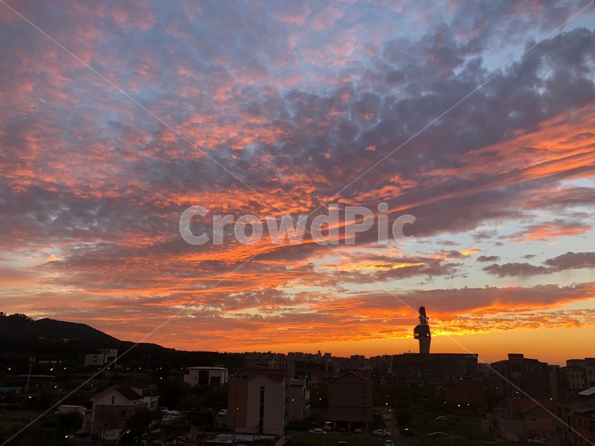 하늘,자연,노을,구름,노을빛,저녁,도시,풍경,city,landscape,nature,outdoors,옥외,sky,dawn,새벽,sunset,일몰,dusk,황혼,red sky,붉은 하늘
