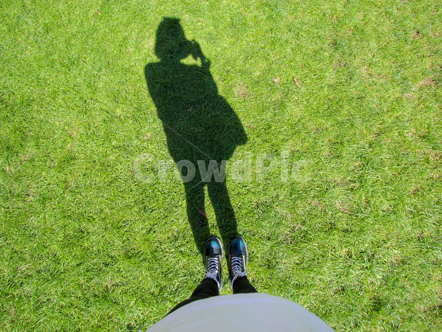 닥터마틴,지디신발,잔디,공원,그림자,drmartens,grass,park,shadow,lawn,인물실루엣,사람실루엣,character silhouette,human silhouette,human,인간,person,사람,plant,식물