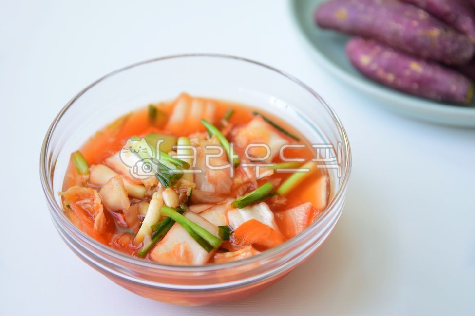sweet potato,soup,koreanmeal,radish,side dish,Nabak Kimchi,Korean food,ingredients,cooking,koreanfood,kimchi,Pumpkin Sweet Potato,cook,Korean,food,Nabakmul Kimchi,traditional,koreandishes,napa cabbage,Soup Kimchi,water kimchi