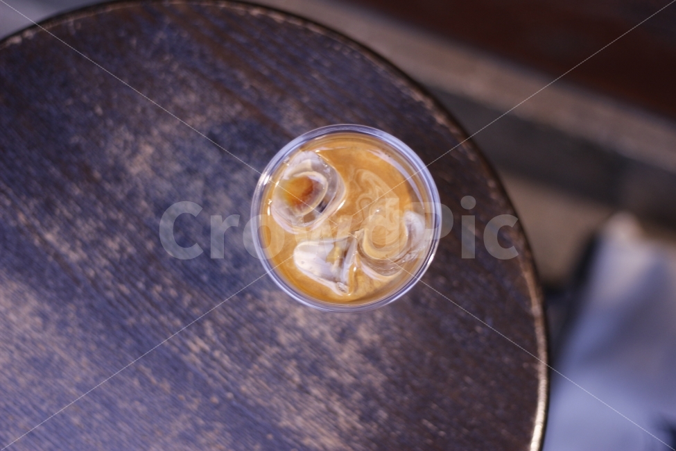 플랫화이트,라떼,커피,카페,디저트,아이스커피,아이스라떼,에스프레소,아이스,테이블,원목,테이크아웃,음식,음료,커피,카페,coffee,cafe