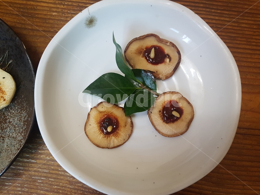 외식,음식,접시,예쁜그릇,버섯