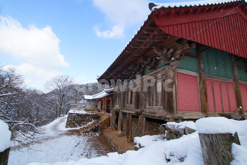 화암사,사찰,천년고찰,설경,완주,겨울,계절,winter,season,한국전통,한국문화,korean traditional,korean culture,건축물,건물외관,exterior,building,structure,architecture,construction