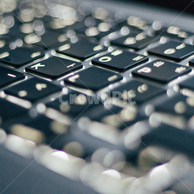 keyboard,vein,computer keyboard,backlight,macintosh,laptop,mac,shining keyboard,computer,macbook,bokeh,mac keyboard
