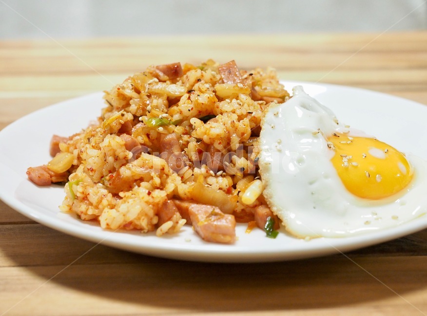 lunch,egg,Kimchi Egg Fried Rice,Korean,plate,Korean culture,Kimchi Fried Rice,food,food culture,Lunch,korea,Asia,background,wellbeing,culture,fried rice,Korean food,Asian food,tradition