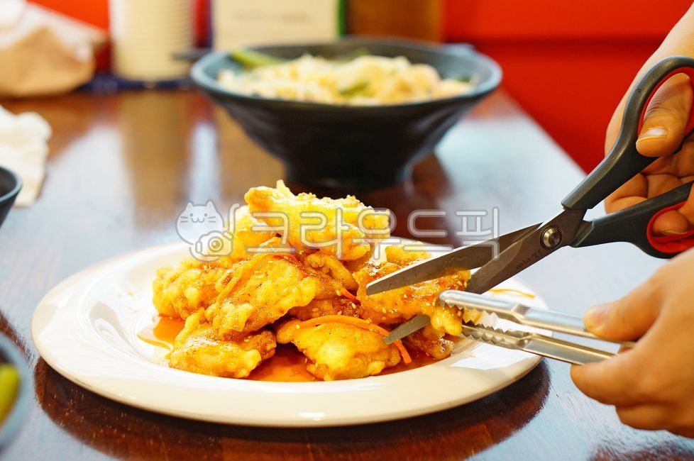 꿔바로우,탕수육,중식,돼지고기,바삭한,궈바오러우,마라탕,매운맛,2인식사,noodle,국수,food,음식,음식,식재료,요리,food,cook,meal,dishes,food reserves