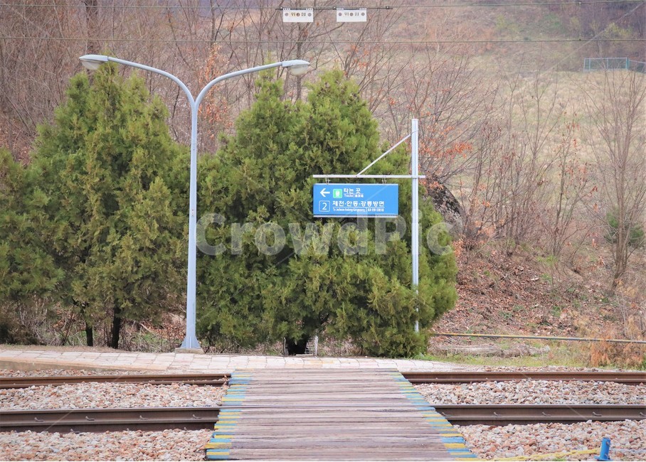 철길,봄기운,반곡역,가로등,방향