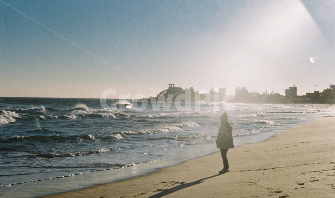 겨울,인물,바다,겨울바다,감성사진,힐링,뒷모습,감성,아날로그,분위기,mood,winter,sea,wintersea,atmosphere,travel,trip,여행,겨울여행,겨울바다여행,강원도,주문진,해변,바다,beach,sea,사람,인물,인간,human,person,여성,여자,woman,female,lady,여행,휴가,traveling,vacation,trip,감성,sensible,feeling,휴식,힐링,rest,relaxation,healing