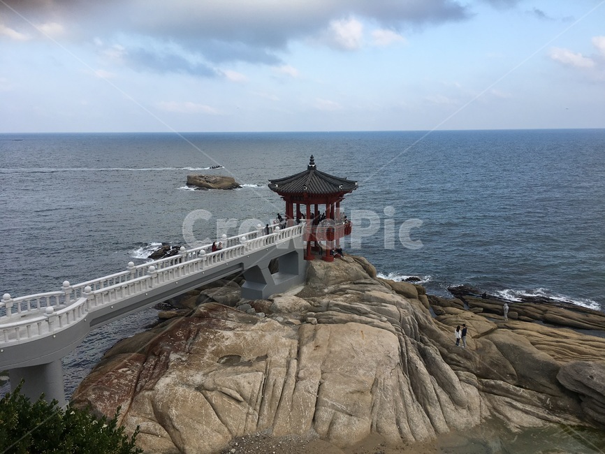 동명항,바다,동해,해변,항구,한국전통,한국문화,korean traditional,korean culture,사람들,대중,군중,other people,crowd,건축물,건물외관,exterior,building,structure,architecture,construction