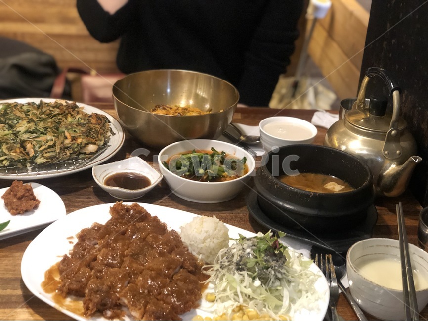 돈가스,비빔밥,된장찌개,파전,막걸리,과식,저녁,외식,푸짐한식사,음식,식재료,요리,food,cook,meal,dishes,food reserves