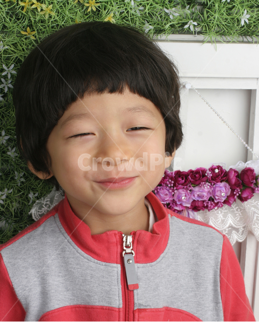 얼굴표정,남자아이,어린아이,미소,웃음,응시,관심,스마일,얼굴,사람,인물,인간,어린이,감정표현,수줍음,기분,kid,smile,human,boy,person,facial,expression,child,children,feeling,face,emotion,사람,인물,인간,human,person,얼굴표정,facial expression,face,어린이,어린아이,child,children,kid,감정표현,기분,feeling,emotion