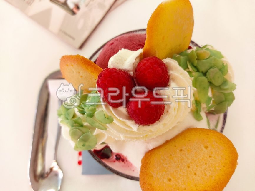 디저트,아이스크림,산딸기아이스크림,라즈베리아이스크림,예쁜디저트,예쁜아이스크림,유럽스타일