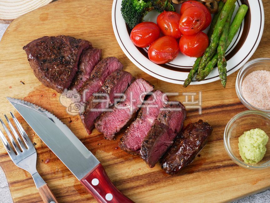 고기,소고기,스테이크,요리,레시피,집밥,채끝,안심,등심,부채살,beef,steak,cook,cooking,meal,마블링,dinner,음식,식재료,요리,food,cook,meal,dishes,food reserves,육류,고기,meat