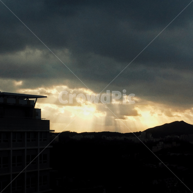 하늘,풍경,구름,햇살,햇무리,신비,건물,실루엣,웅장함,따뜻함,nature,landscape,sky,cloud,sun,sunshine,sunlight,노을,신비한,도시,조선대,광주,자연,풍경,nature,landscape,실루엣,그림자,silhouette,shadow,weather,날씨,flare,플레어,light,빛,outdoors,옥외,햇빛