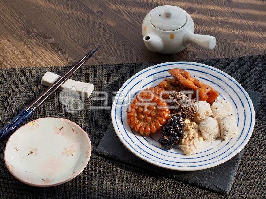 wellnessfood,asianfood,koreanculture,Thanksgiving,traditional culture,wellbeing,Wellbeing food,Asian food,traditionalfood,Lunar New Year food,new year,Rice crackers,holiday food,rice dish,koreantraditionalfood,traditional snacks,Korean traditional snacks,