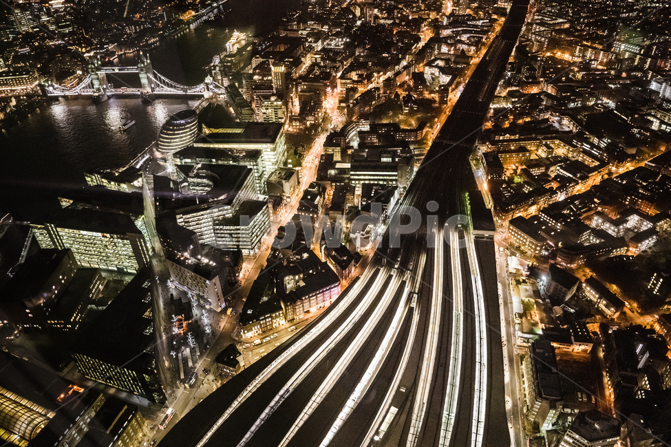 outdoors,옥외,landscape,경치,nature,자연,scenery,풍경,road,도로,aerialview,조감도,night,야경,런던,london,기찻길,trainrails,city,도시,야경,밤,풍경,nightscape,night,landscape,도시,city