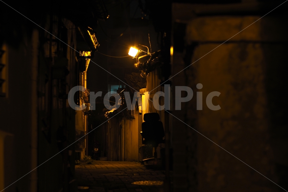 night view,small town,street light,desolate,old,night,alley,alleyway