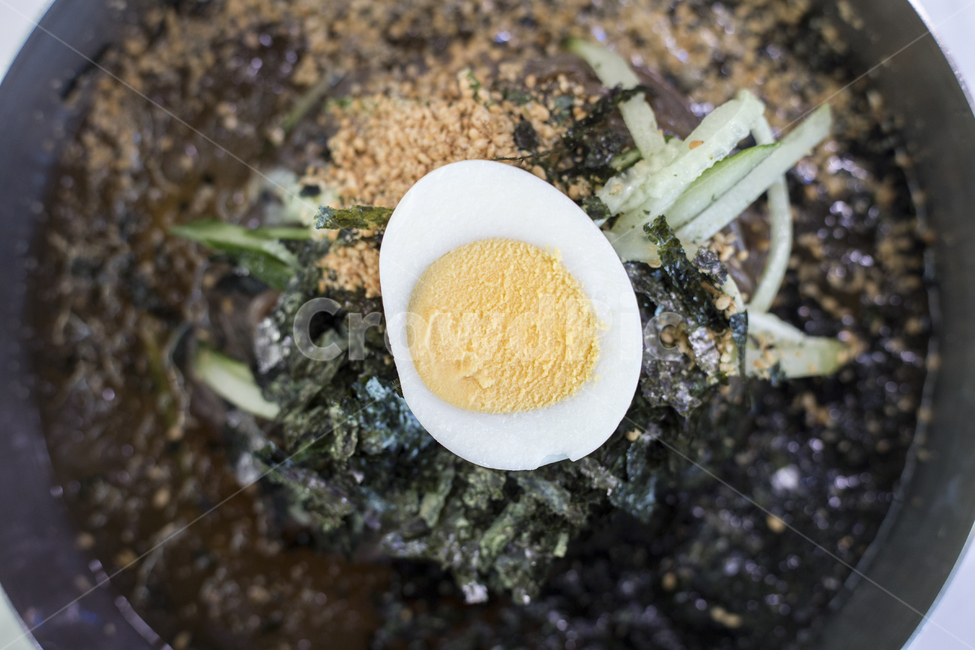 비빔냉면,삶은달걀,계란반개,완숙,음식,food,계란,spicybuckwheatnoodles,meal,egg