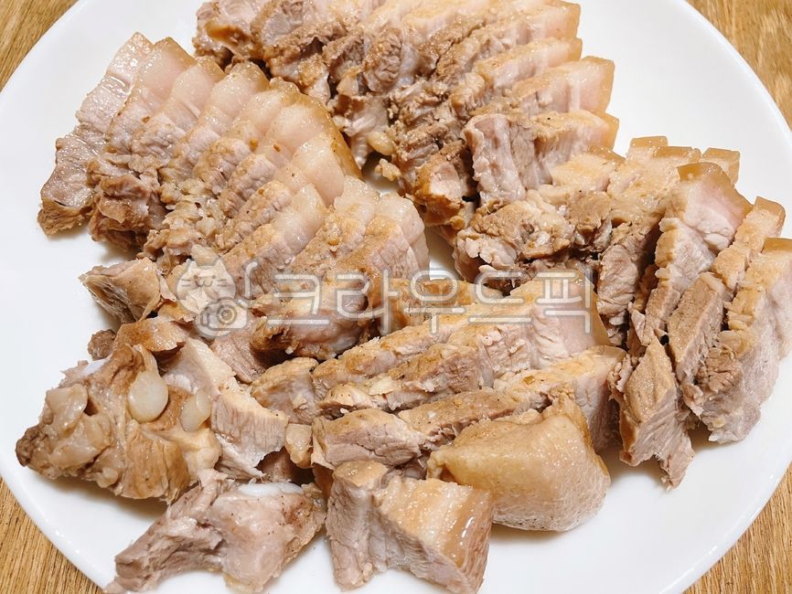 수육,보쌈,삶은고기,삶은돼지고기,삼겹살,돼지고기,돼지,고기,육류,음식,요리,식사,식재료,접시,food,dish,cook,meal,pork,meat