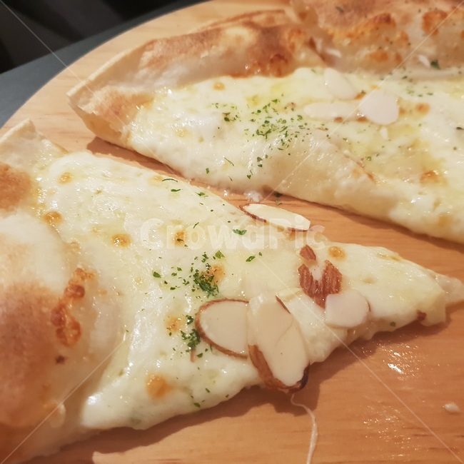 피자,고르곤졸라,고르곤졸라피자,아몬드,치즈,음식,식재료,요리,food,cook,meal,dishes,food reserves,빵,bread,양식,서양음식,서양요리,western food,western dishes,western meal,western cook