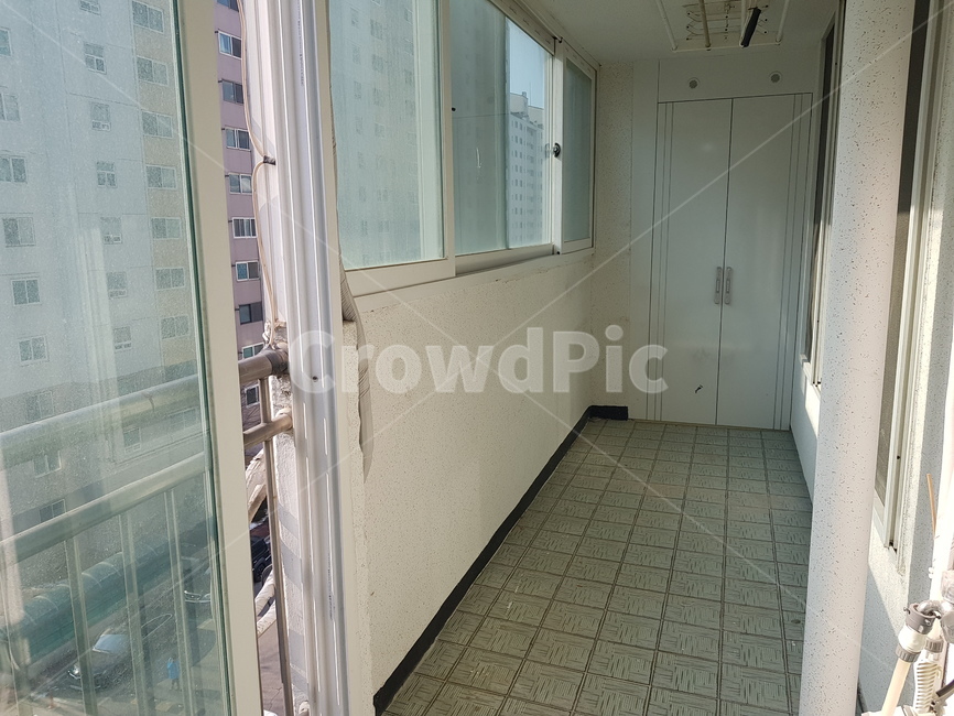 빈집,인테리어,올수리,리모델링,부동산,아파트,새아파트,새집,조명,주방인테리어,올수리된새집,낡은아파트,변신,베란다,흰벽,페인트,벽지,도배,장판,오후의햇빛,인테리어,실내디자인,interior design