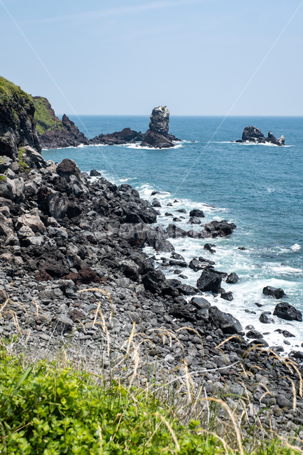 제주,제주도,성산일출봉,자연,바다,풍경,아름다운풍경,바닷가,섬,jeju,nature,풀,검은해변,검은돌,water,land,검은바위,해변가,파도,자연,풍경,nature,landscape,제주도,jeju,jeju island,promontory,곶,ocean,대양,outdoors,옥외,sea,물,shoreline,해안선,땅