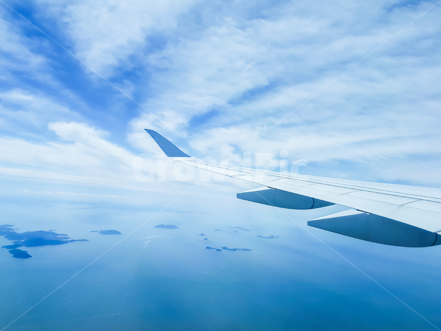 transfortation,vehicle,aircraft,flight,하늘,구름,파랑,plane,airplane,항공기,비행,차량,sky