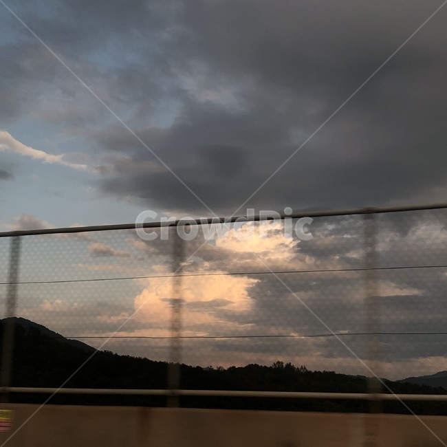 구름,노을,햇빛,감성,먹구름,흰구름,철장,하늘