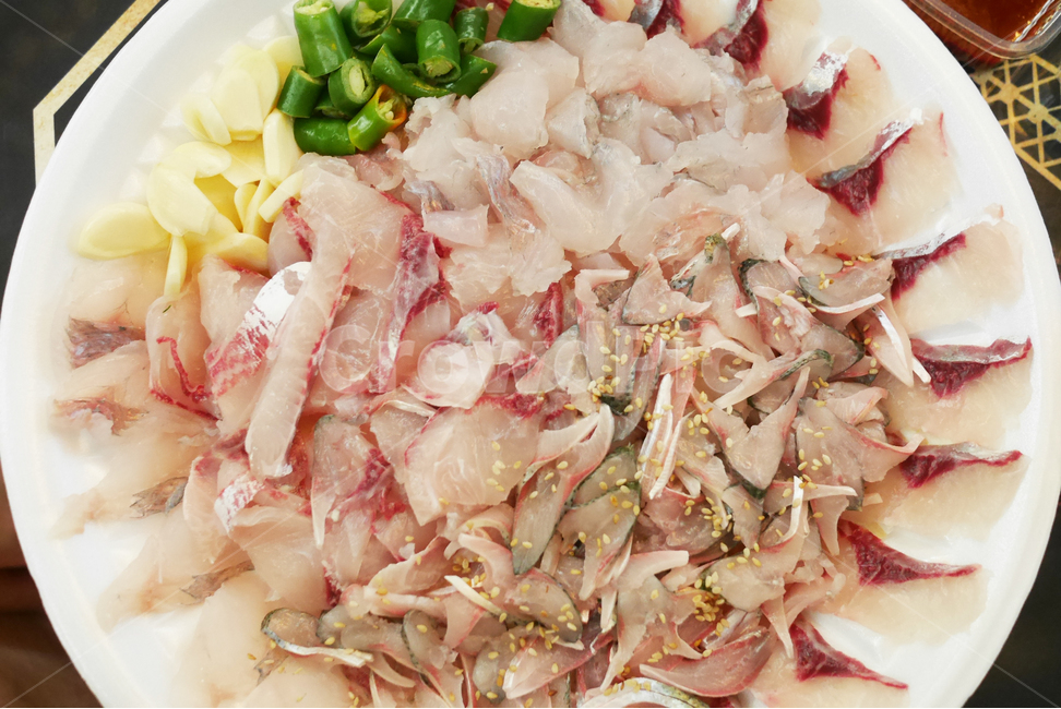 회,모듬회,광어,횟집,식사,음식,회포장,전어,전어회,일식,마늘,고추,음식,식재료,요리,food,cook,meal,dishes,food reserves,수산물,해산물,fishery products,seafood