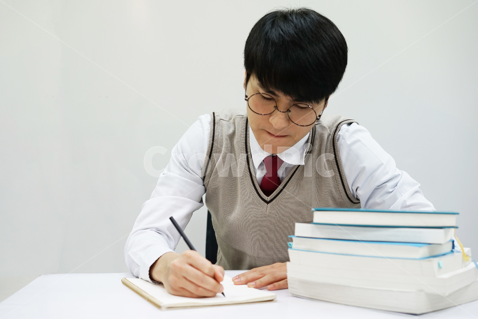 수능,교육,학생,교복,시험,강의,수업,고등학생,고3,남고생,남자고등학생,남고,수능시험,기말고사,중간고사,모의고사,exam,quiz,test,학업,공부,남자,남학생,사람,인물,인간,human,person,얼굴표정,facialexpression,face,남성,man,male,학교,education,learning,study,school,사람,인물,인간,human,person,얼굴표정,facial expression,face,남성,남자,man,male,감정표현,기분,feeling,emotion,교육,학교,공부,education,learning,study,school