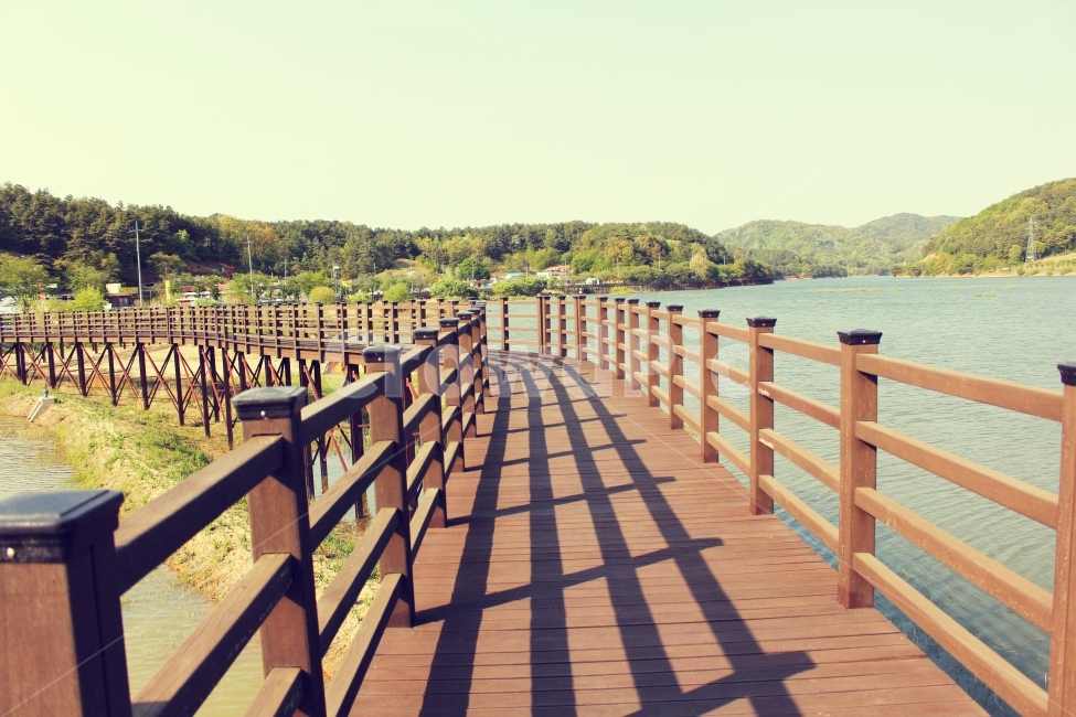 여행,다리,호수,소풍,하늘,풍경,자연,풍경,nature,landscape,railing,난간,water,물,banister,handrail,waterfront,워터 프론트