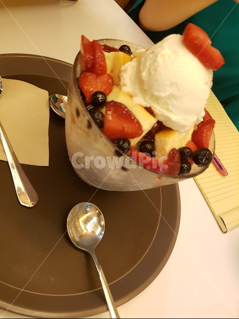 빙수,아이스크림,과일,간신,디져트,여름,계절,summer,season,음식,식재료,요리,food,cook,meal,dishes,food reserves,디저트,간식,후식,dessert,snack,creme,크림,cream,ice cream,spoon,숟가락