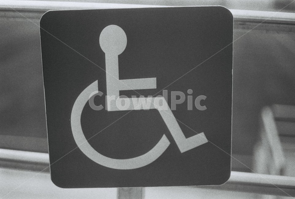 표지판,안내판,장애인,흑백사진,필름카메라