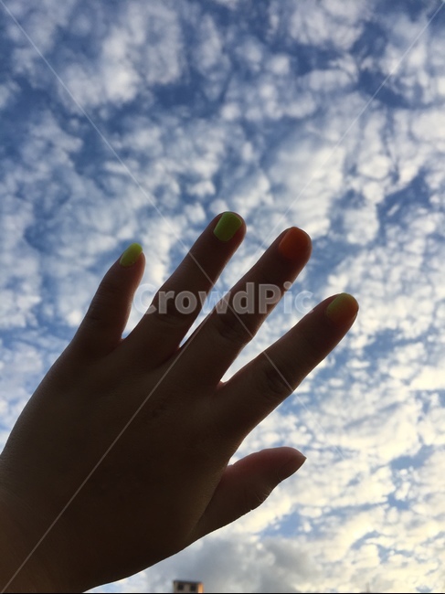 하늘,손가락,하늘배경,손가락배경,구름배경,사람,인물,인간,human,person,신체일부,몸,body