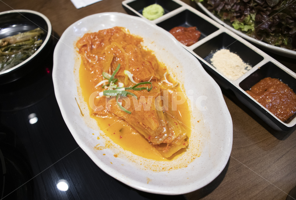meal,식사,dish,요리,food,음식,고기집,식당,음식점,김치,묵은지,배추,매운,한식,매운양념