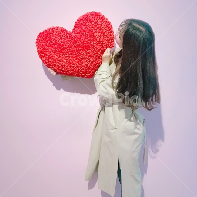 하트,고백,쿠션,하트쿠션,여자사람,pepple,love,사람,전시,전시회,person