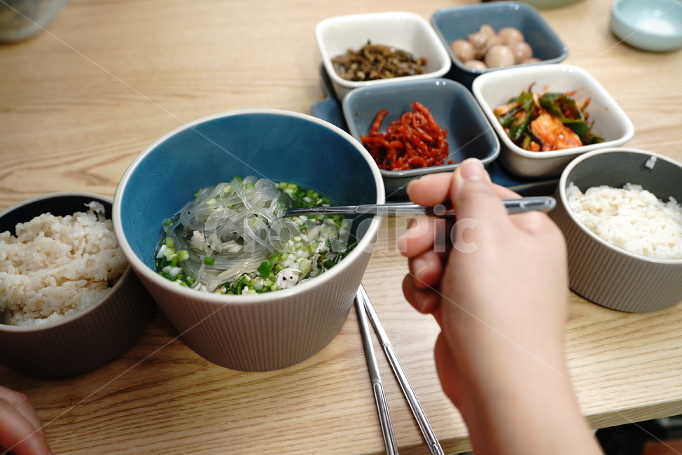 집밥,먹방,닭계장,닭고기,국물,국물요리,식사,음식,한식,닭,밥그릇,그릇,먹거리,푸드,국,음식,식재료,요리,food,cook,meal,dishes,food reserves,한식,한국음식,한국요리,korean food,korean dishes,korean meal,korean cook