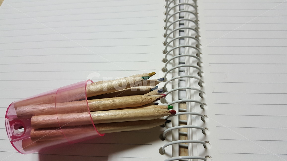 노트,공책,색연필,필기,정리,그리기,채색,메모,디자인,배경,바탕,학용품,문구류,사무용품,school supplies,stationery,office supplies