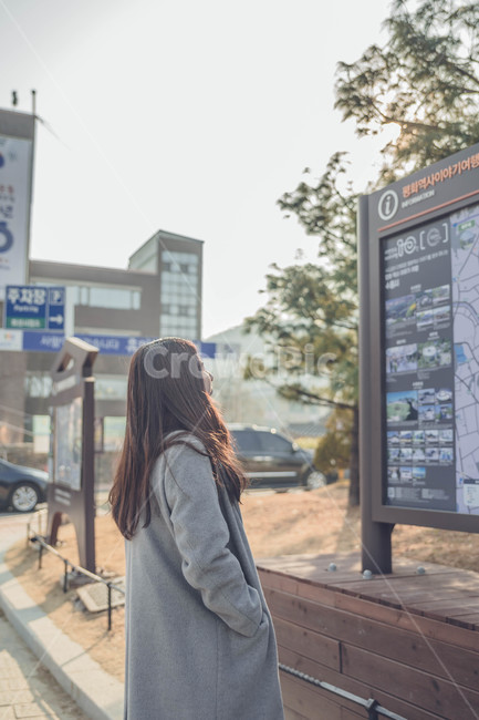 여자,코트,안내표지,coat,girl,사람,인물,인간,human,person,여성,여자,woman,female,lady