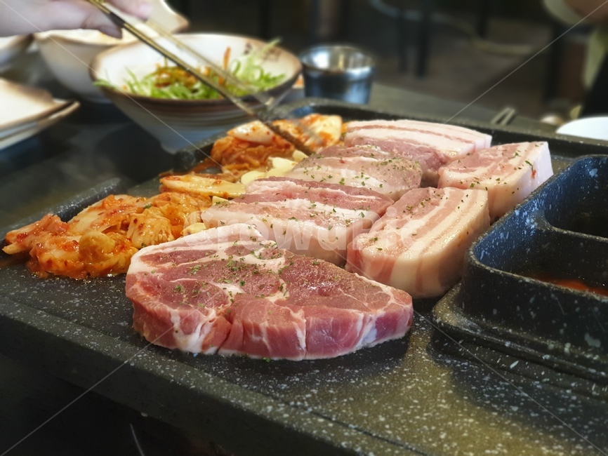 삼겹살,목살,돼지고기,바베큐,삼겹살구이,한국음식,한식,돼지고기구이,삼겹살집,모듬구이,구이,돼지목살,돼지삼겹살,음식,식재료,요리,food,cook,meal,dishes,food reserves,육류,고기,meat