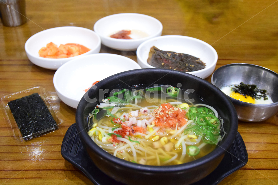 국밥,콩나물국밥,콩나물,뚝배기,따뜻한,밥,김,반찬,음식,식사,meal,food,pot,beansproutsoup,soup,sidedish,음식,식재료,요리,food,cook,meal,dishes,food reserves,한식,한국음식,한국요리,korean food,korean dishes,korean meal,korean cook
