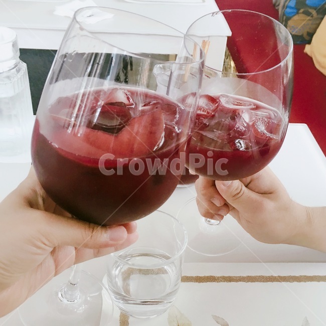 glass,유리,와인,wine,cheers,건배,음료수,drink,beverage,술,주류,alcohol