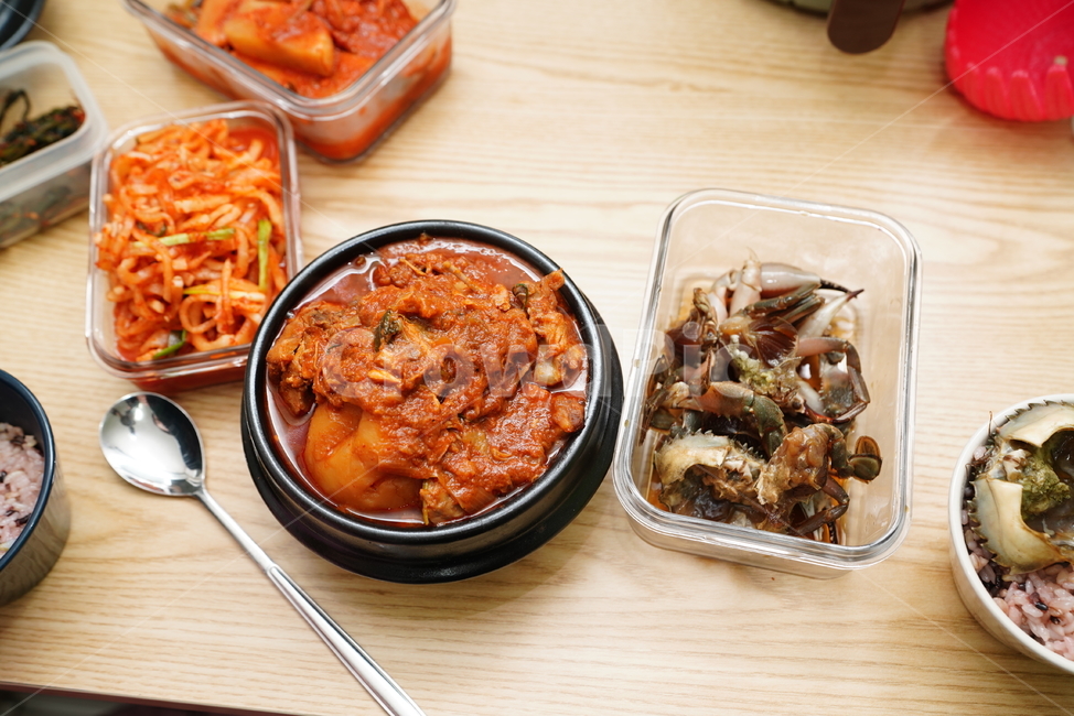 뚝배기,한식,음식,푸드,food,닭볶음탕,닭도리탕,육류,육식,안주,반찬,식사,간장게장,무,음식,식재료,요리,food,cook,meal,dishes,food reserves