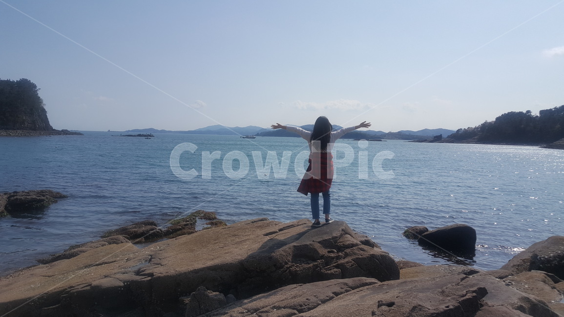 바다,여자,뒷모습,기지개,인물,여성,여자,woman,female,lady,여행,휴가,traveling,vacation,trip