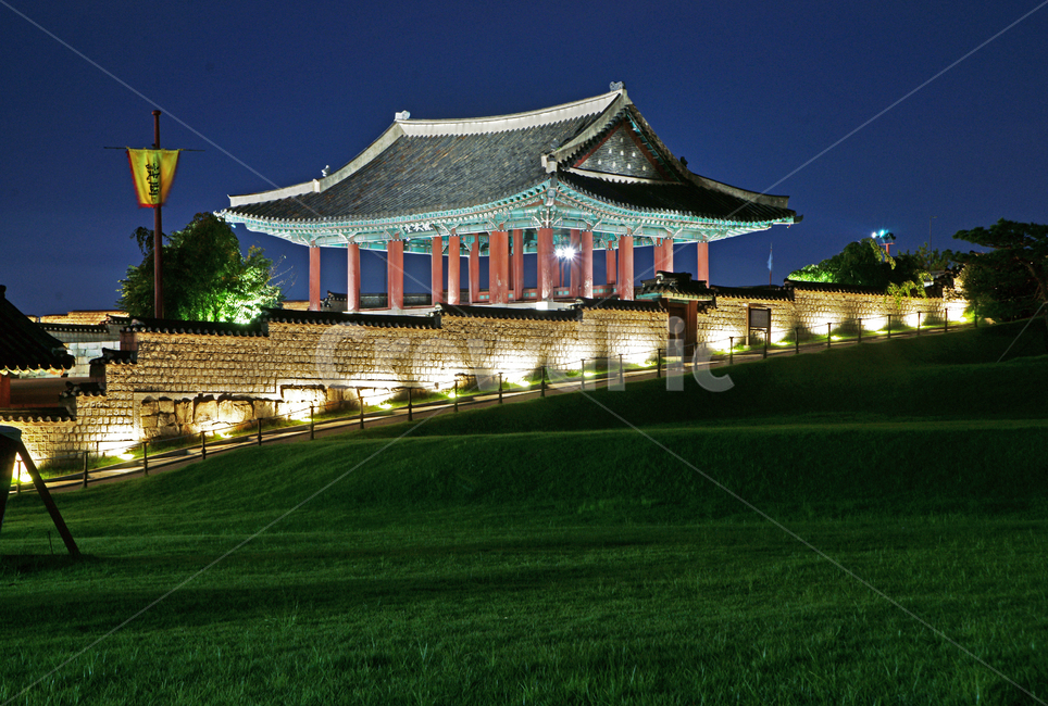 Mars,Dongjangdae night view,Dongjangdae,Yeonmudae,UNESCO World Heritage Site,Suwon Hwaseong Fortress,Suwon,wall