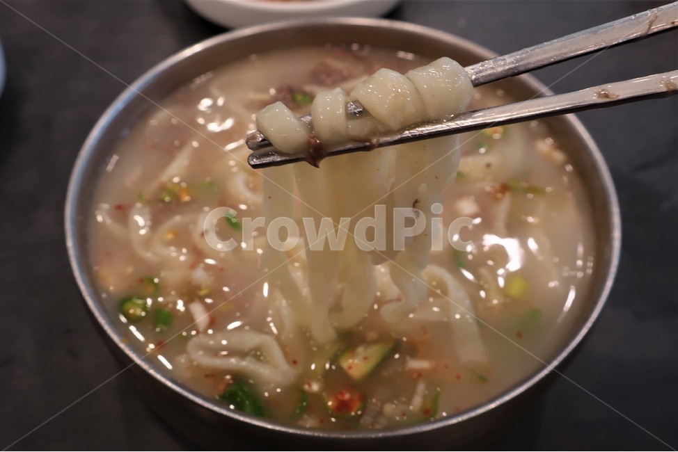 전통,한식,사골,육수,칼국수,국물,면요리,식사,요리,누들,음식,식재료,요리,food,cook,meal,dishes,food reserves
