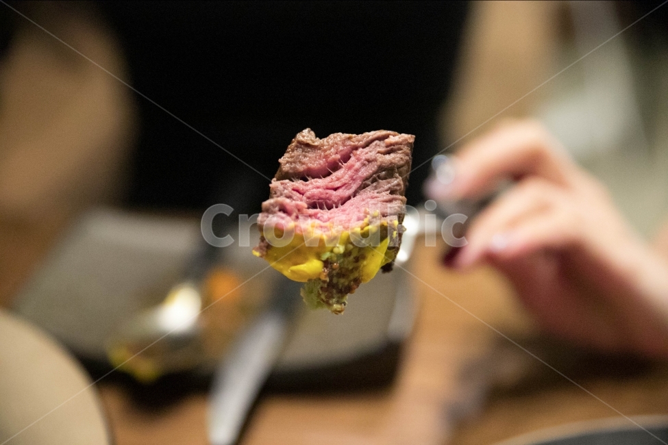 스테이크,steak,한우,접시,음식,심야식당,감성식당,table,다이닝바,닷찌석,다찌석,다찌,dining,diningbar,nightrestaurant,dinnngtable,골목길식당,홍대레스토랑,홍대심야식당,홍대감성식당,홍대다이닝바,홍대술집,감성술집,마포심야식당,심야술집,심야감성,심야감성술집,음식,식재료,요리,food,cook,meal,dishes,food reserves,육류,고기,meat,양식,서양음식,서양요리,western food,western dishes,western meal,western cook