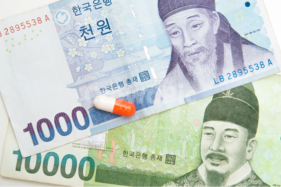 약,알약,화폐,지폐,돈,금융,만원,천원,생활,한국,동양,비용,경제,은행,저금,저축,재무,비즈니스,현금,자산,재산,적금,적립,산업,가치,현실,소득,세금,요금,소비,지출,절약,금액,지불,아시아,1000원,스튜디오,컨셉,컨셉트,콘셉,콘셉트,뱅크,예산,사업,캐쉬,캐시,머니,비지니스,소스,오브젝트,원화,단독사진,가계,보험,주식,수입,money,1000,급여,재물,캡슐,의학,의료,과학,병원,치료,약품,건강,의사,보건,연출사진,건강,헬스웨어,헬스케어,healthware,health care,의료,의학,병원,medical,hospital,clinic,금융,돈,finance,banking,money