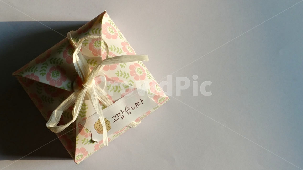 wrapping paper,gift wrapping,thank you,Thank you,thank you gift