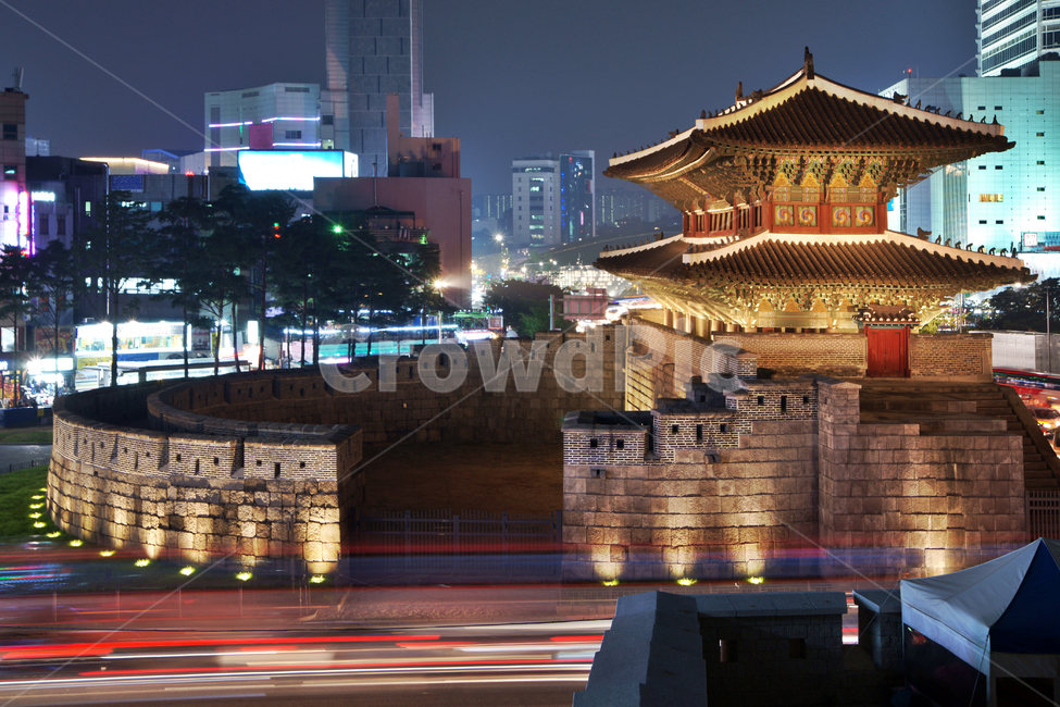 동대문,흥인지문,동문,보물제1호,조선후기,도성,사대문,종로구,야경,옹성,야경,밤,풍경,nightscape,night,landscape,한국전통,한국문화,korean traditional,korean culture,랜드마크,landmark,tourist attraction,한국랜드마크,한국관광지,한국명소,korea landmark,korea tourist attraction,건축물,건물외관,exterior,building,structure,architecture,construction,건물